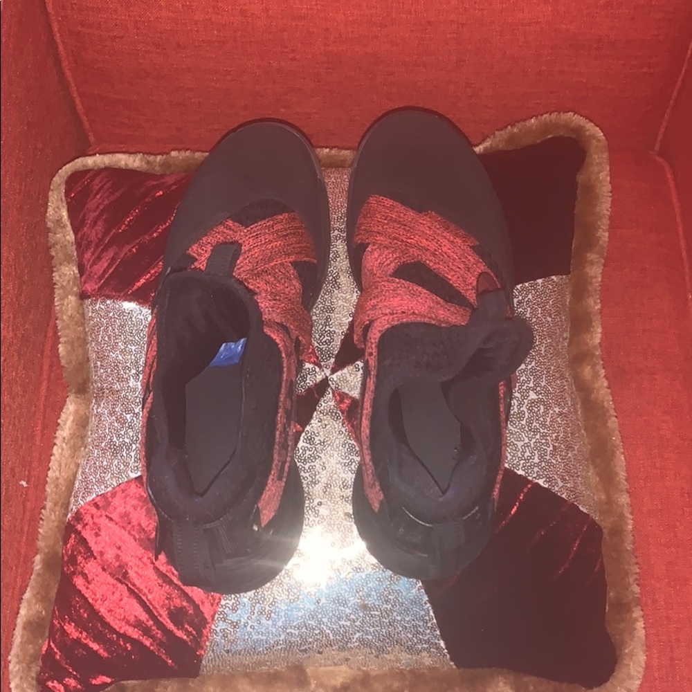Shoes - Picture 2 of 3